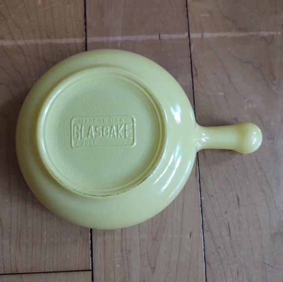 Glasbake Set of 5 Milk Glass Pale Yellow and White Handle Soup Bowls - Picture 10 of 12